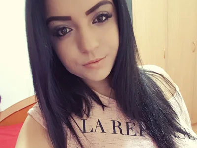 adelline — cam show live