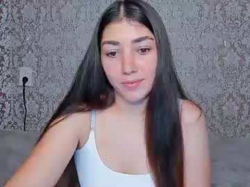 Adriana — cam show live