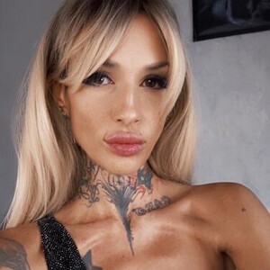 AmazinBITCH — cam show live