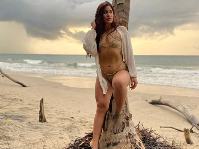 Amyyslave — cam show live
