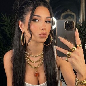 ANNYAx — cam show live