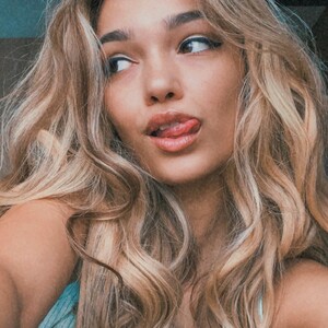 BelleM — cam show live