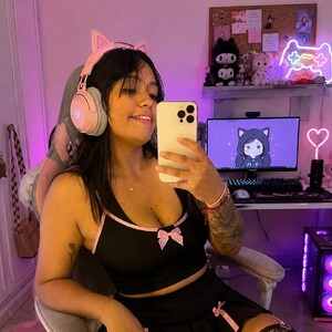 Charlotteee — cam show live