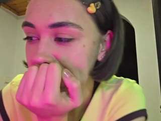 DavinaScheidecker — cam show live