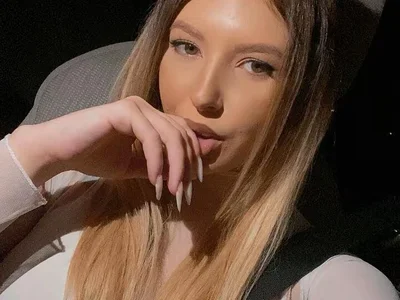 EllaAzianaa — cam show live