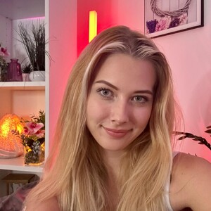 EmilySwan — cam show live