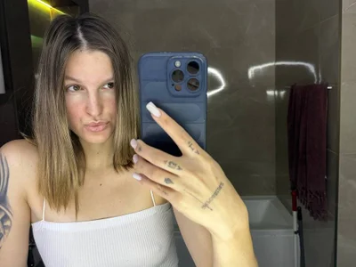 EmilyWalkeri — cam show live