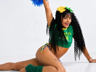 EmmaEbonyX19 — cam show live