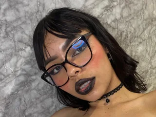 GeekyNyveth — cam show live