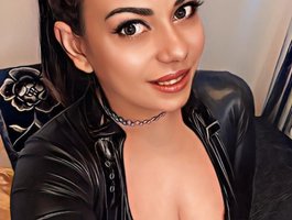 GiuliaHotXXX1 — cam show live
