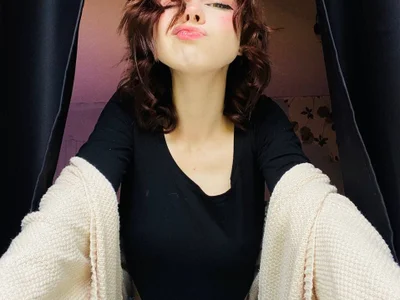 GlitchyDolly — cam show live