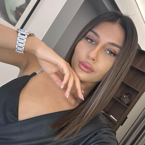 IrisNoire — cam show live