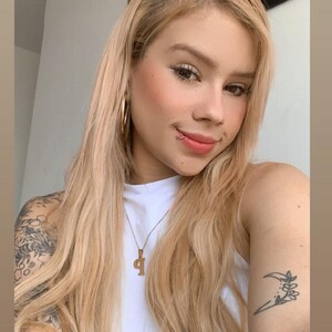 KinkyKaro — cam show live