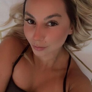 Lauravall — cam show live