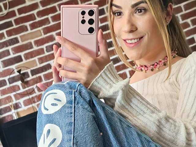 Lauryn — cam show live