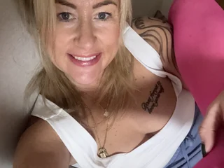 LittleMissSweetLips — cam show live
