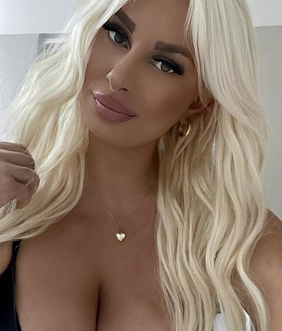 LuxuriaBlond — cam show live