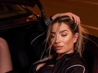 MeganBlazeee — cam show live