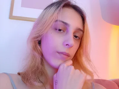 MiilaGlow — cam show live