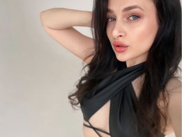Moonika — cam show live