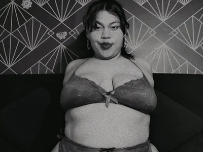 NayaraHinny — cam show live
