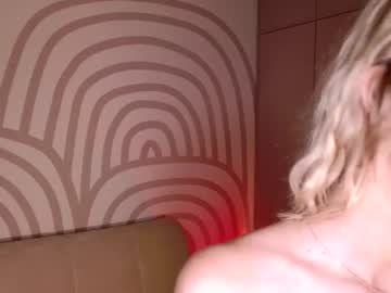 queenserenaaa — cam show live