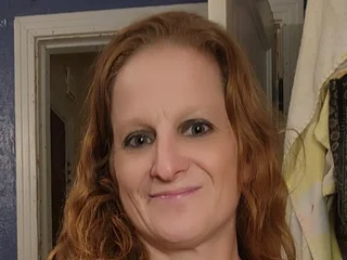 SexyRedHeadedMilf — cam show live