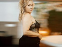 sofiacurvy — cam show live