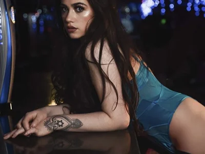 ValenciaTheVixenXX — cam show live