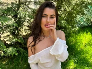 Yasminaa — cam show live