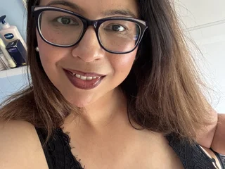 Zarah_Housewife — cam show live